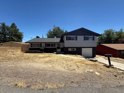 875 Washo Ln