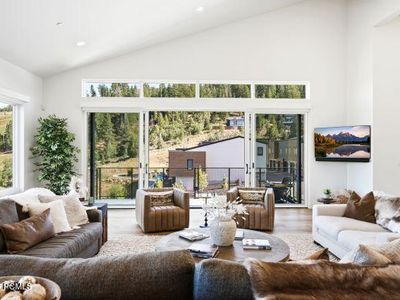 4042 W Sierra Dr