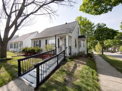 6133 West Arthur AVENUE