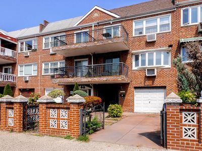 1325 Dahill Rd