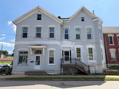 828-830 Rhomberg Ave