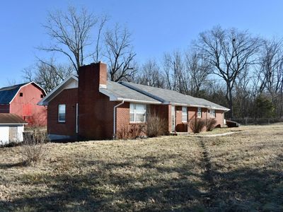 6910 N Farm Road 105