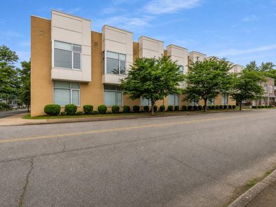 2263 Young Ave APT 204