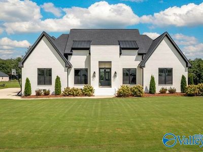 75 Pebble Ln