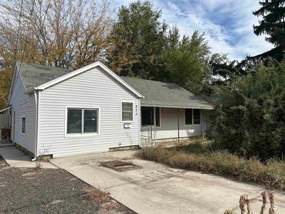 522 W Broadway Ave
