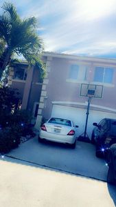 6280 Willoughby Circle