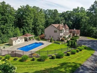 12 Hawk Mountain Drive