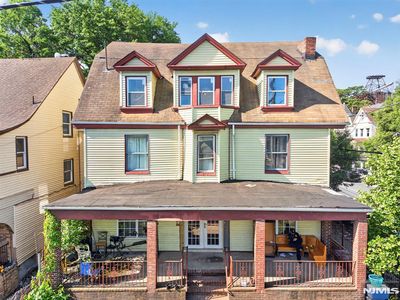 366 7th Ave