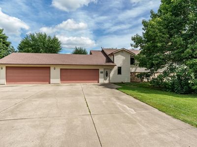 2379 Circle Dr