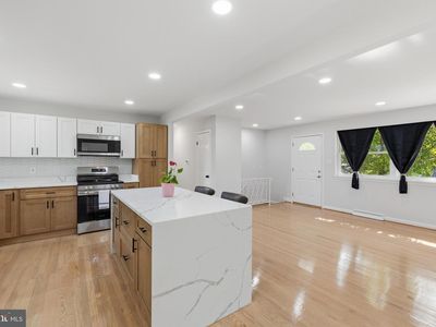 6109 Colonial Ter