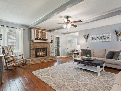 3433 Cloverdale Dr