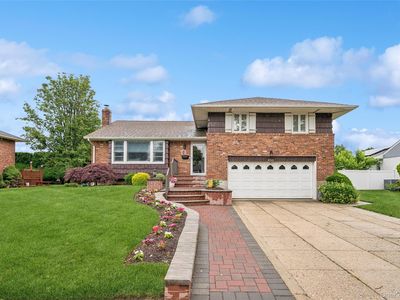 952 Roxbury Drive