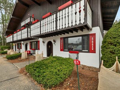 48 Linderhof Golf Course Road #1