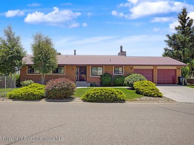 982 Alta Vista Dr