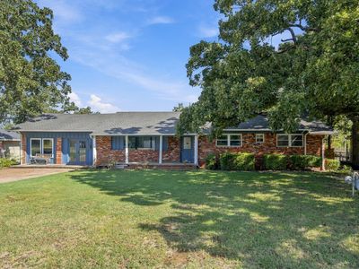 105 E Saddle Rock Rd