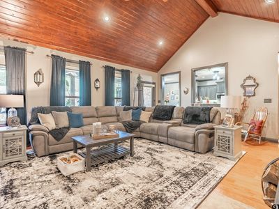 13307 Dustin Rd