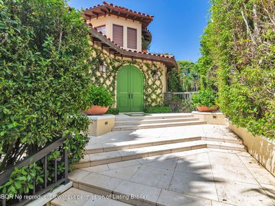 255 Everglade Ave #255