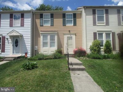 8 Rader Ct