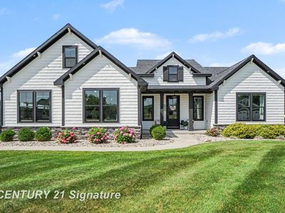 8937 N Meadows Ct