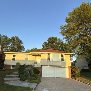 19 Carriage Road
