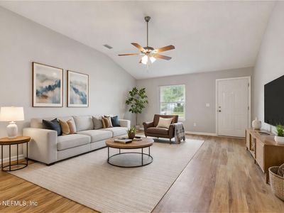 594 LADY LAKE Road W