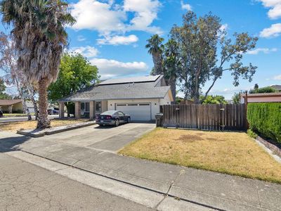4017 Chatsworth Cir