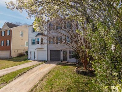 1805 Barrington Ct NW