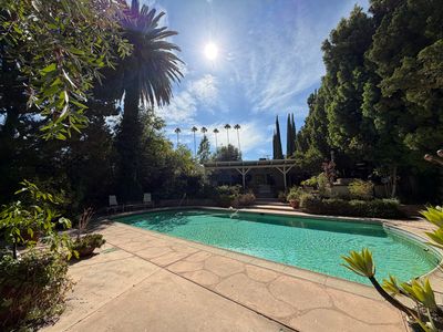 5412 Encino Ave