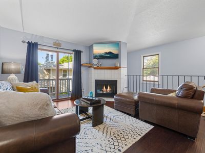 1042 E Travelers Trl