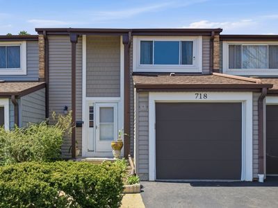 718 Clearwater Ct