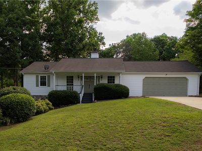 60 Lakeside Dr