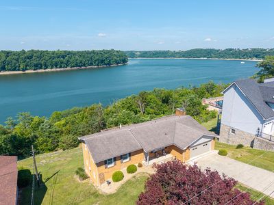 235 Lakeview Dr