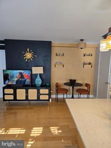 210 Oakwood St SE APT 304