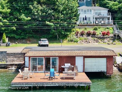 11 Lakeside Dr