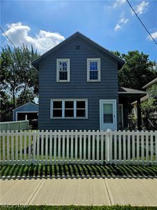 753 W River Rd N