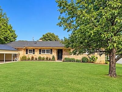 1613 N Pecan Rd