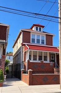 662 E 52nd Street