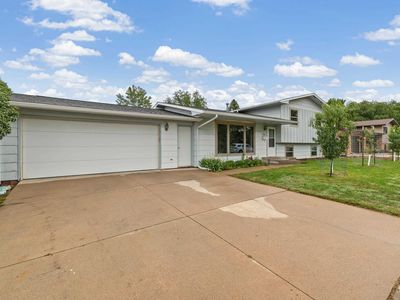 2702 Raymond Dr