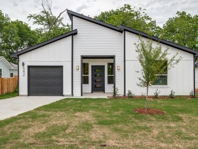 642 Bethpage Ave