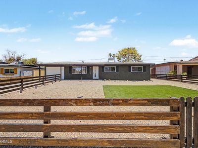 1226 E BUTLER Drive