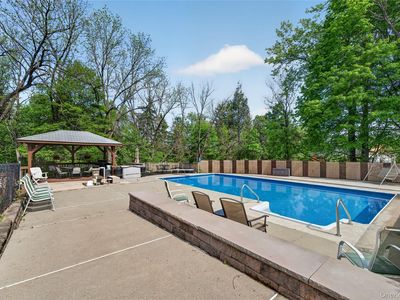 6 Pine Hill Road