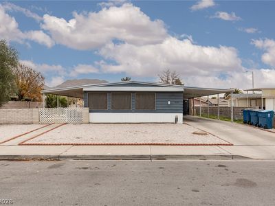330 Sir Richard East Dr