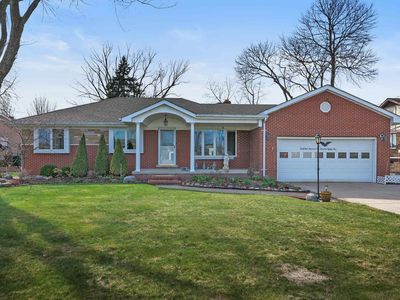 41589 Windmill St