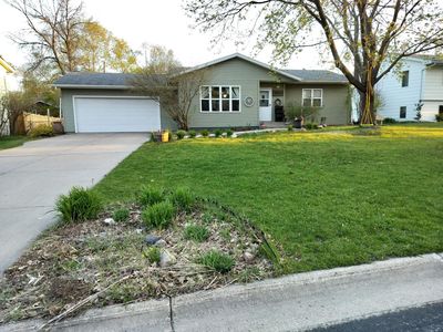 752 Lathrop Dr