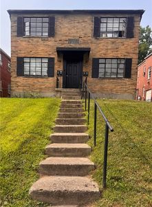 212 E Bruce Ave
