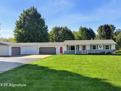 3402 E Lake Rd