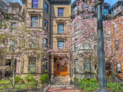 319 Marlborough St APT 1