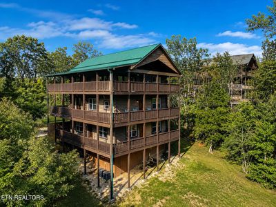 2016 Oakmont Dr