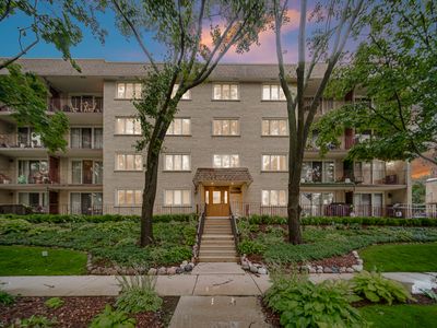 225 E Wing St APT 302