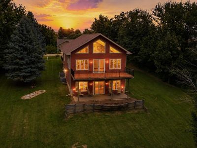 Property at 128 Amsterdam Dr, Pella, IA